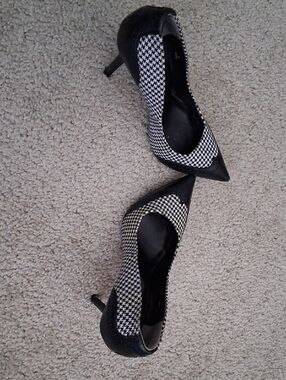 RACHEL Rachel Roy Black and White Houndstooth Pointed-Toe Pumps